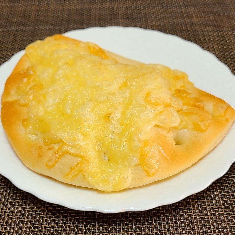 5種チーズのカルツォーネ(コモディイイダ赤塚新町店)