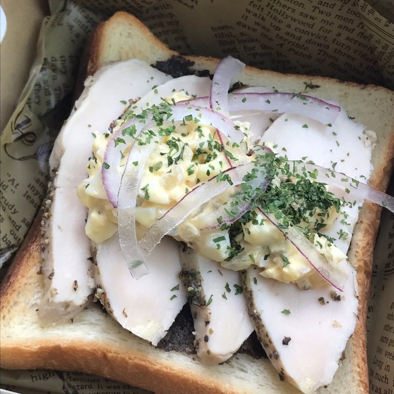 塩麹チキンのタルタルサンド(Happy Camper SANDWICHES)