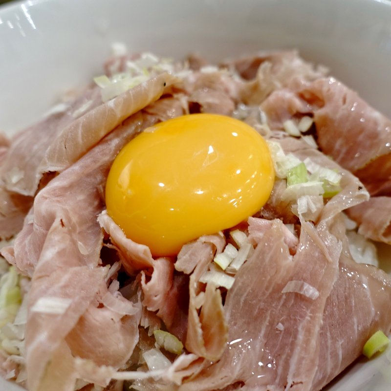 レアチャーシュー丼(みんなのらぁ麺 阿飛流)