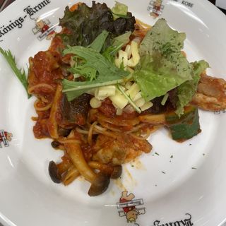 季節野菜とチキンのトマトソースパスタ(ケーニヒスクローネ リノアス八尾店 )