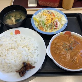 ごろごろチキンのバターチキンカレー 生野菜セット(松屋 新宿大ガード店 )