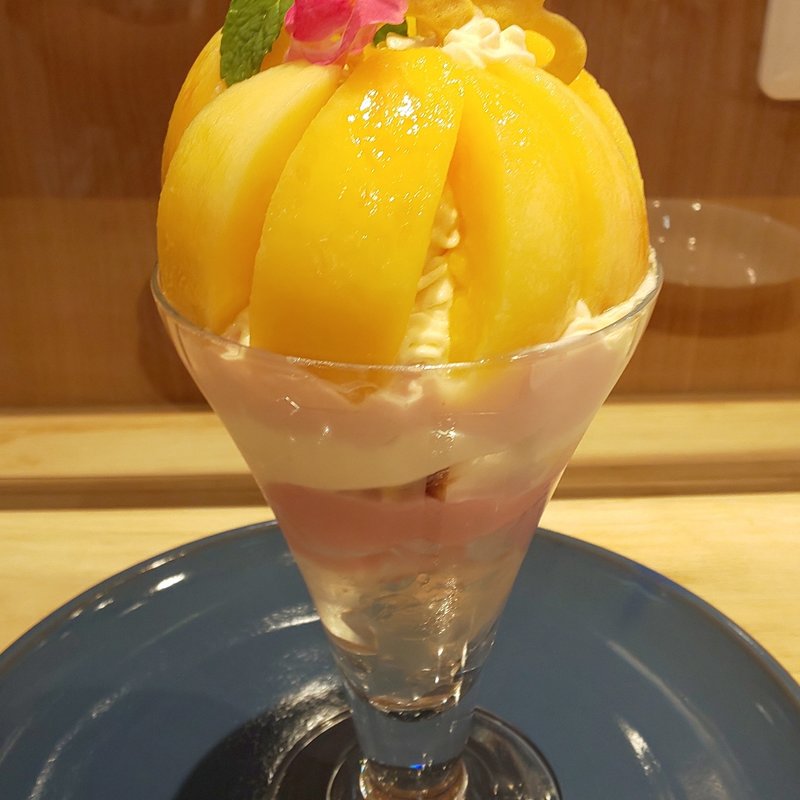 桃パフェ(Comule)
