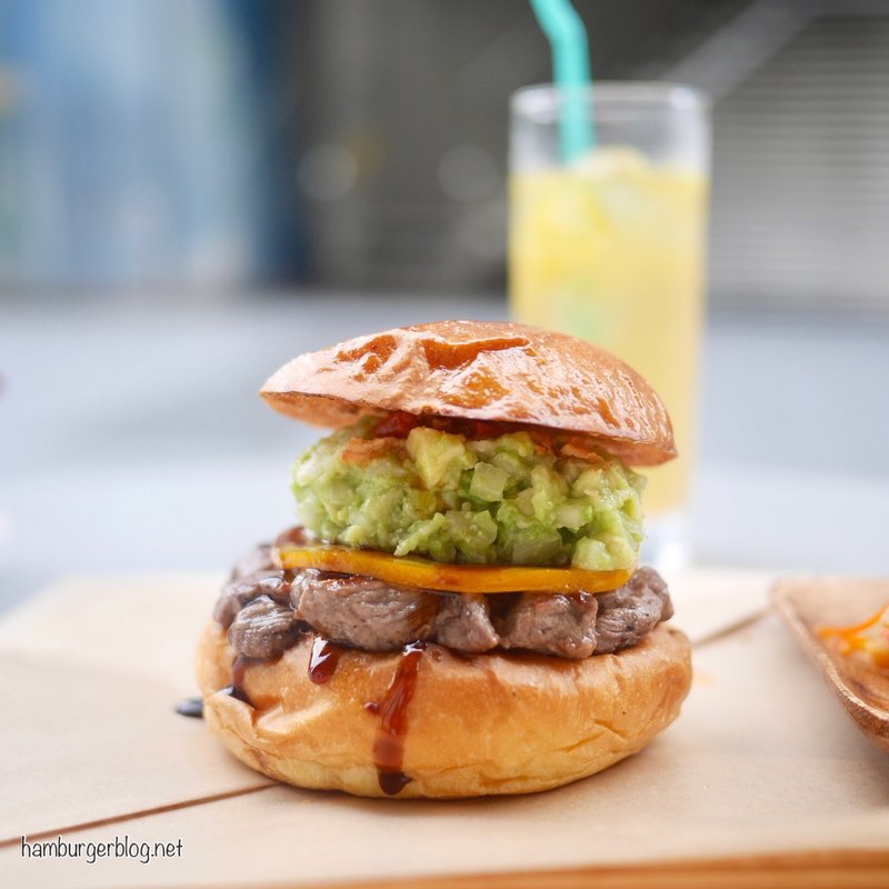 アボカドオレンジバーガー(KAKUMEI Burger & Cafe 青山店)