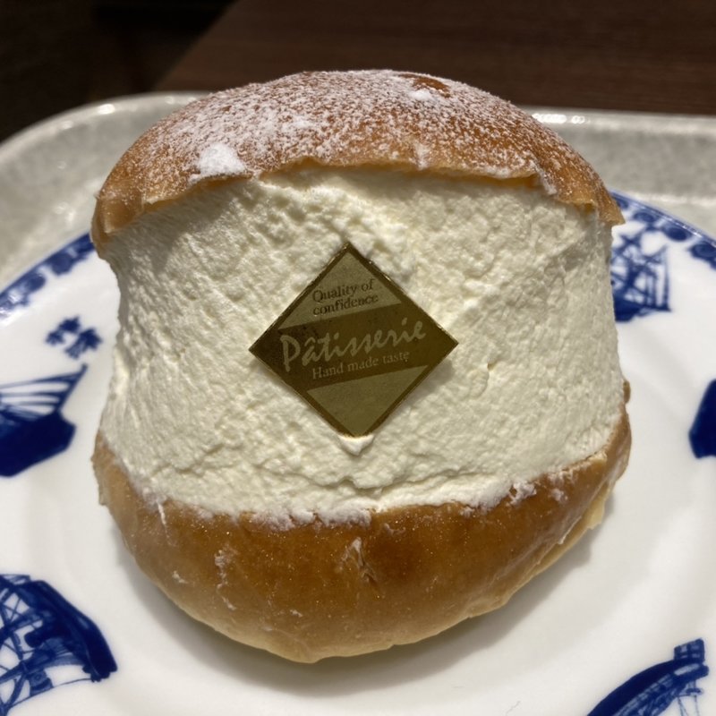 マリトッツォ(三本珈琲店)