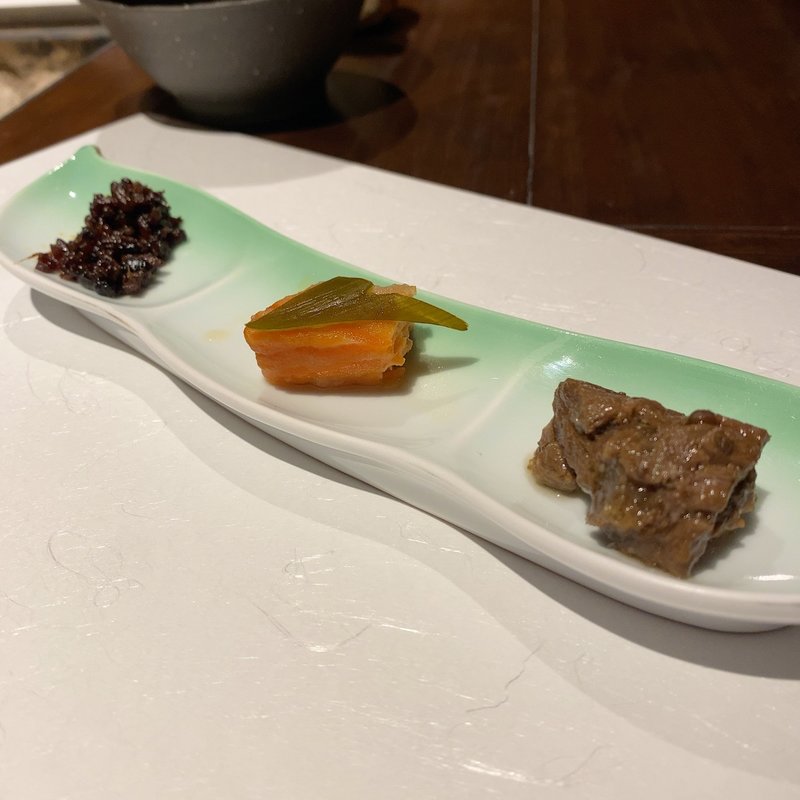 前菜三種(蜂の子、鱒の南蛮漬け、鹿のヒレ肉)(柳家錦)