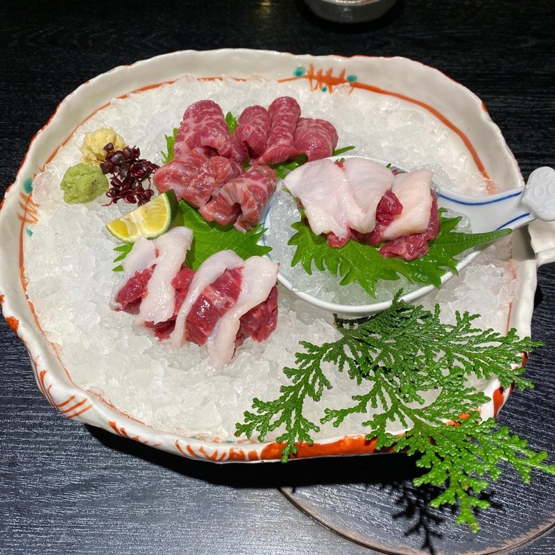 馬刺し 盛り合わせ(麺匠の心つくし つるとんたん 新宿店)