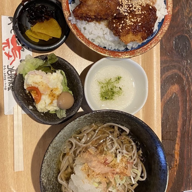 たれカツ丼とおろしそばセット(北陸水産)