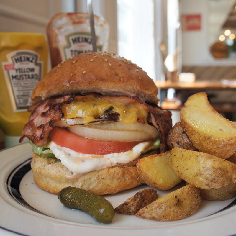 ベーコンチーズバーガー(WAVES)