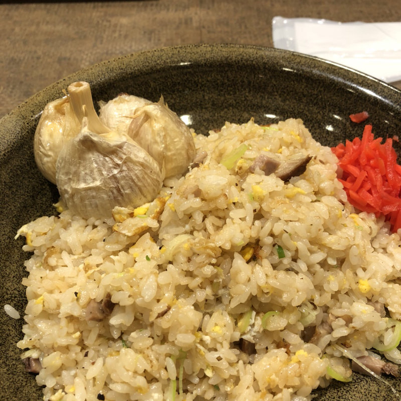 ガーリックチャーハン(美食酒家 司 （びしょくしゅかつかさ）)