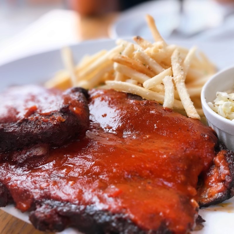 BBQリブ "カンザススタイル"オリジナルソース　マッシュポテトとコールスローサラダ(T.Y.HARBOR)