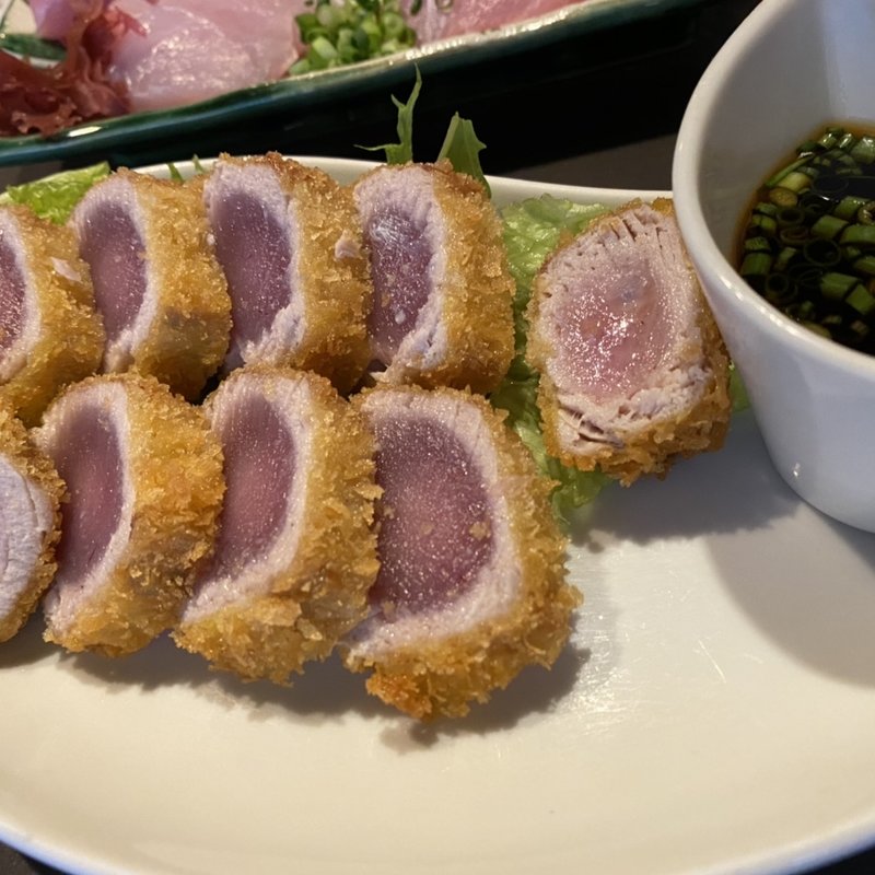 まぐろのレアカツ(洋風居酒屋chara)