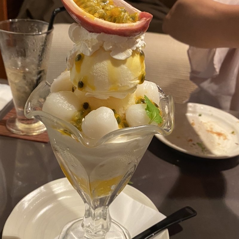 パッションフルーツパフェ(洋風居酒屋chara)