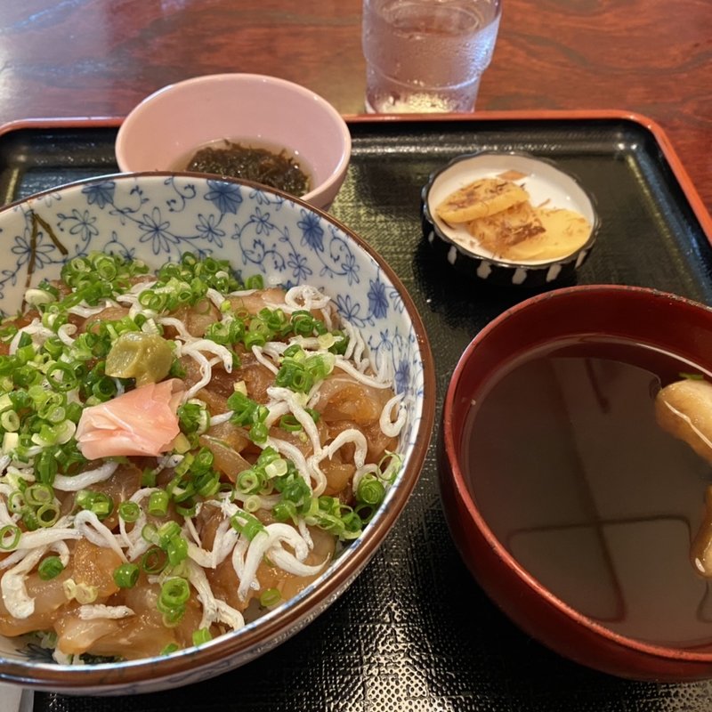 島魚の漬け丼(あめのひ食堂)