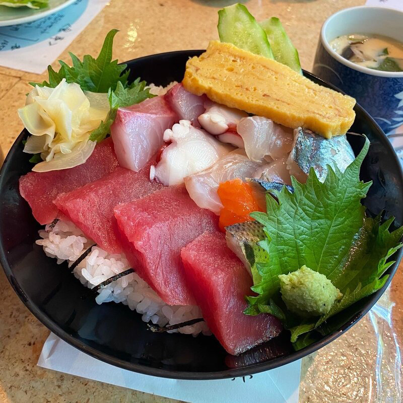 バラエティ丼(くいもの市場 舌笑屋)