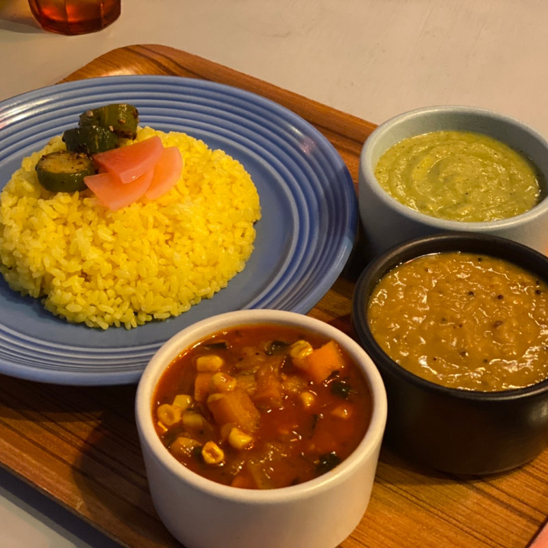 野菜カレーと豆カレーセット+白菜のインド風ポタージュ(代官山 ハブモアカレー Have More Curry)