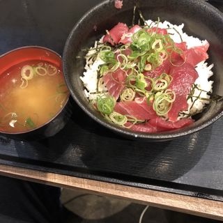 マグロ丼(鶴亀八番 姫路店)
