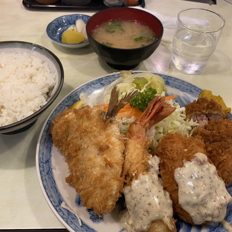 　サービス定食（4種）(とんかつ あけぼの)