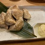鶏胸肉のタタタキ、トリュフソース