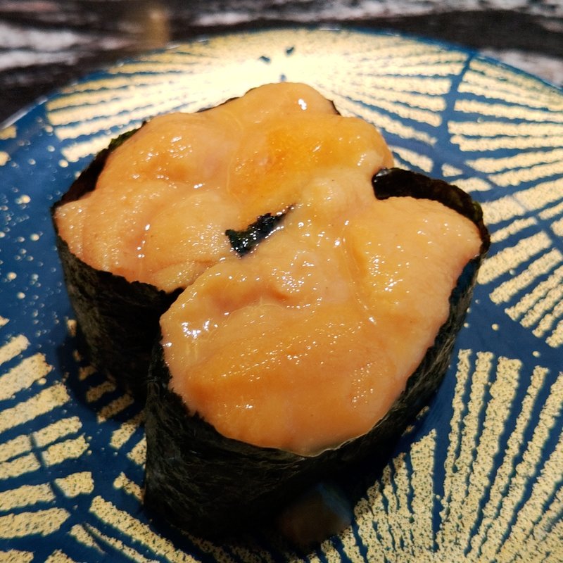 うに(回転寿司 根室花まる 銀座店)