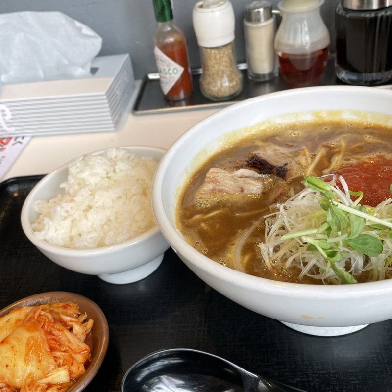 トマトカレーラーメンセット(神戸ラーメンたろう)