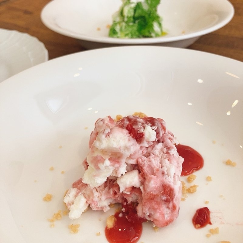 ミニデザート（フランボワーズのセミブレッド）(ミオバール （Mio Bar）)