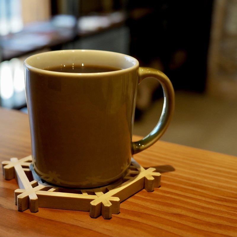 ケニア(葉もれ日)