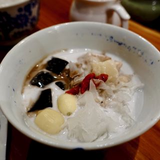 杏仁豆腐(餃子そして焼味 巣王)
