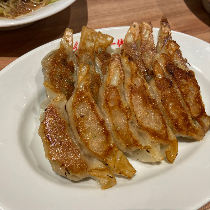 こだわり餃子(神戸みそだれ　ぎょうざの一休　神戸モザイク店)