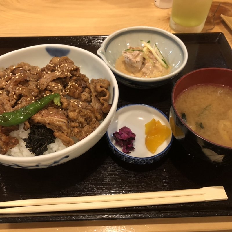 焼肉丼(初台 こもれび)