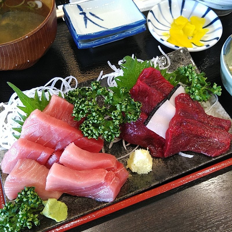 くじらとまぐろのお刺身定食(プラザ サイトウ)