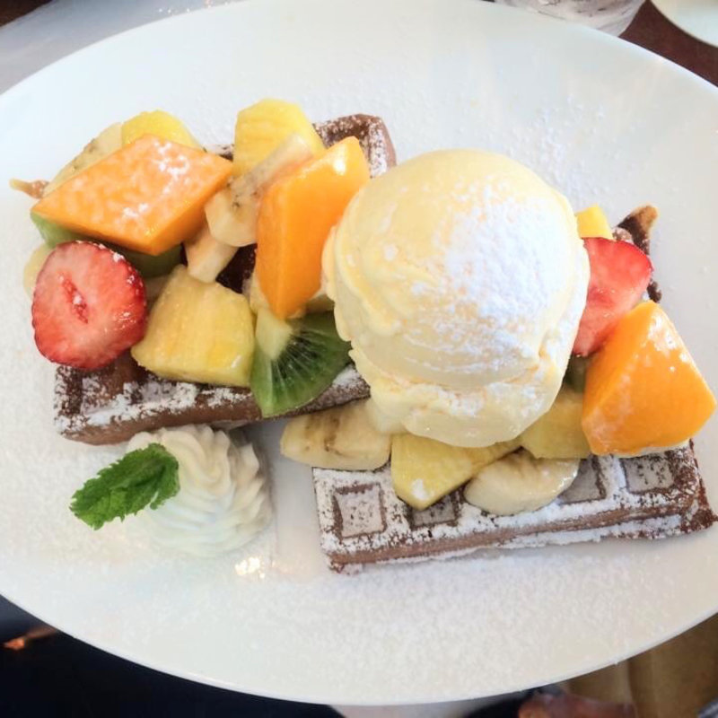 フルーツワッフル(フルーツカフェ フルータス)