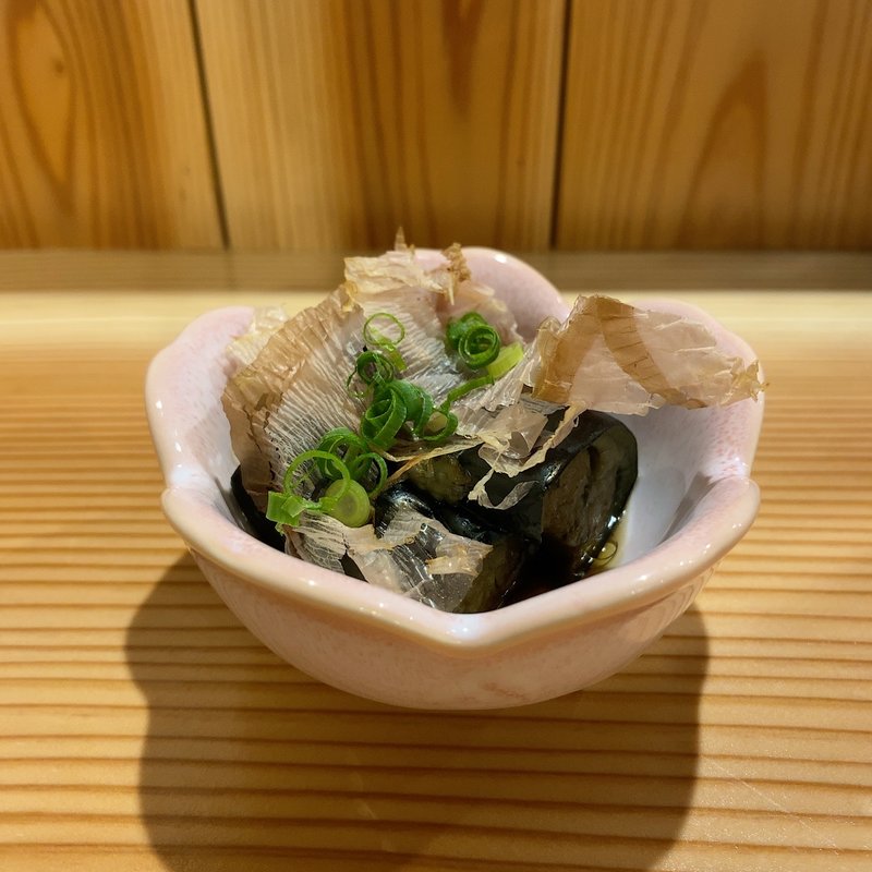 お通し(ナスの煮浸し)(すし居酒屋 湊 鈴鹿平田店)