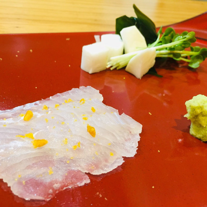 平目の昆布締め 振りカラスミ(鮨まぁさ)