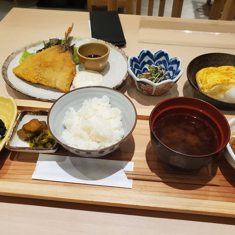 〈旬〉地鯵フライ 刺身小鉢付(人形町 田酔 大手庵)