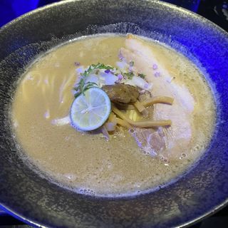牡蠣白湯koeru(牡蠣ラーメン NEXT□（ネクストしかく）)