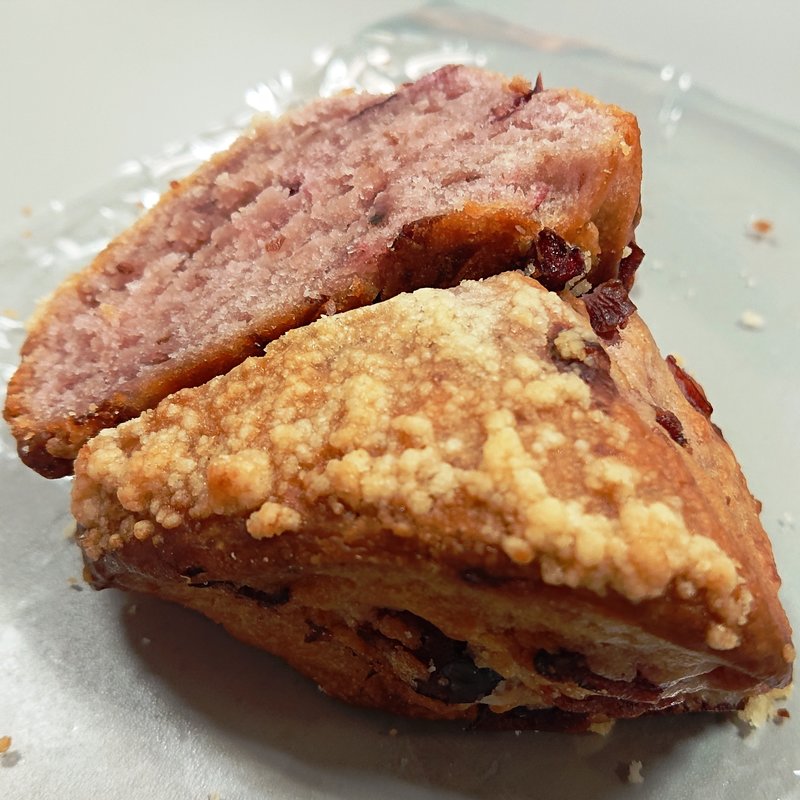 クランベリーとチェリーのスコーン(キィニョン エキュート立川店)