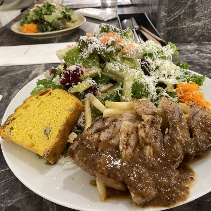 お肉のプレートランチ(bar à vin PARTAGER)