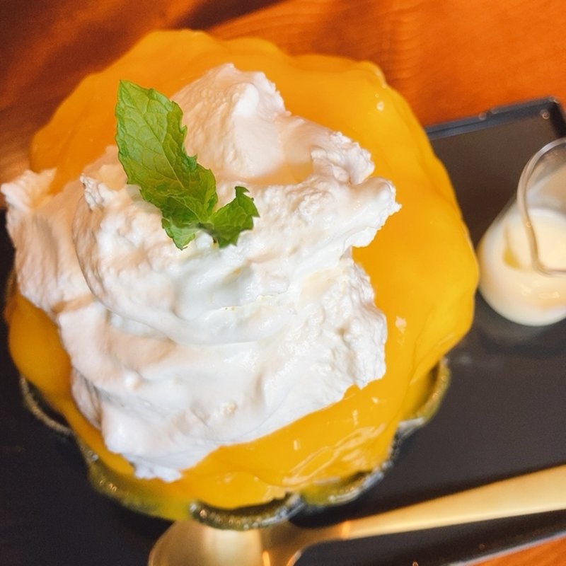 ヨーグルトレモンクリームとマンゴー(flat sake bar)