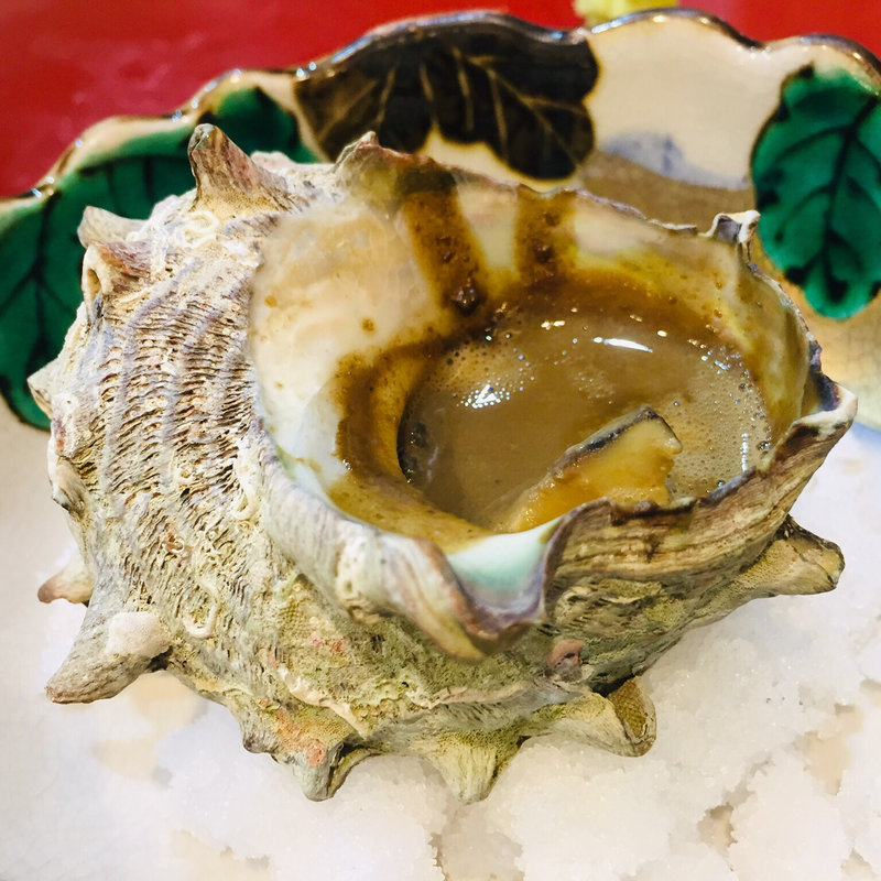 かにみそ入りサザエのつぼ焼き (鮨まぁさ)