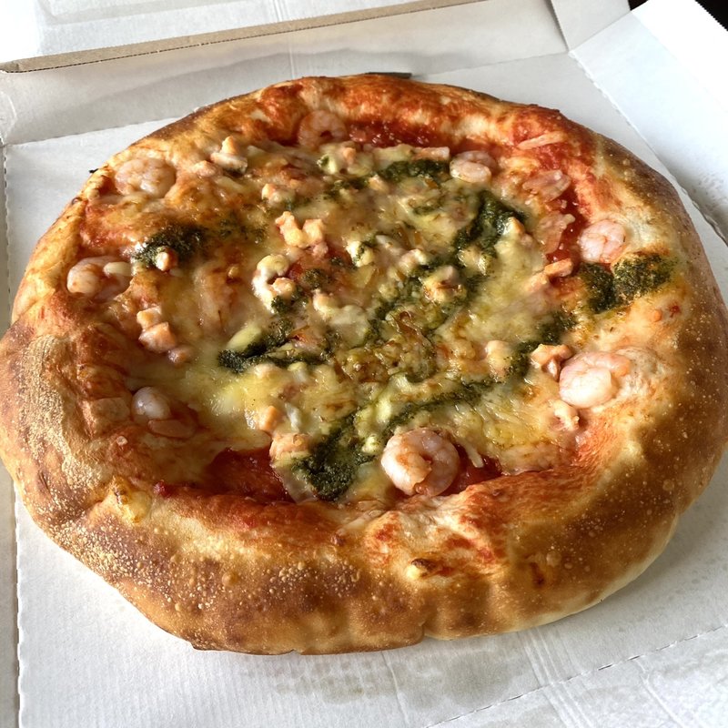 スモークチーズ入りシーフードピザ(オーケー みなとみらい)