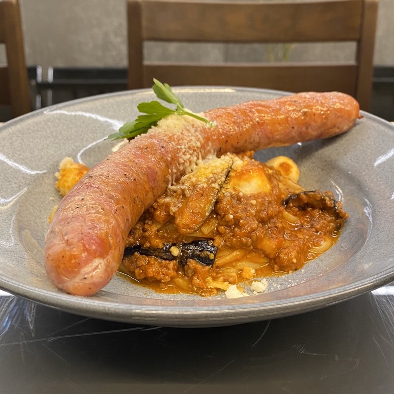 名物‼︎大きな粗挽き保美豚フランクのミートソース(BRUN TABLE Costarica (ブランテーブル こすたりか))