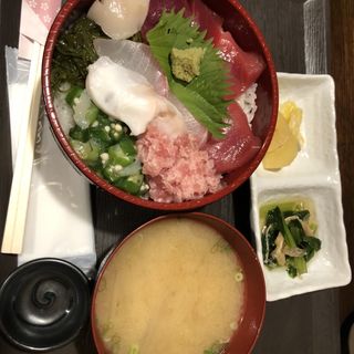 海鮮丼(土産土法 さかな亭 )