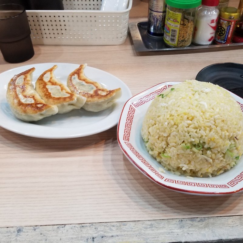 チャーハン中、餃子3個、唐揚げ3個(餃飯軒)