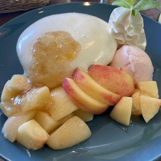 桃のパンケーキ(カフェシュシュ)