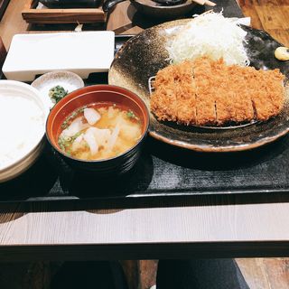 とんかつ定食(とんかつもと村西新宿店)