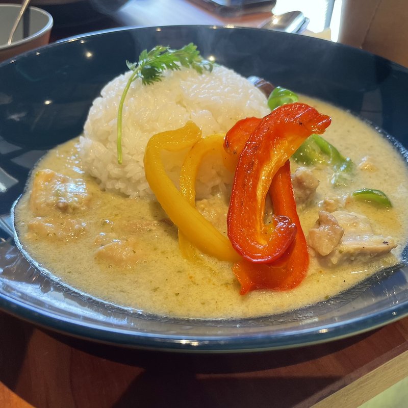 グリーンカレー(葉もれ日)