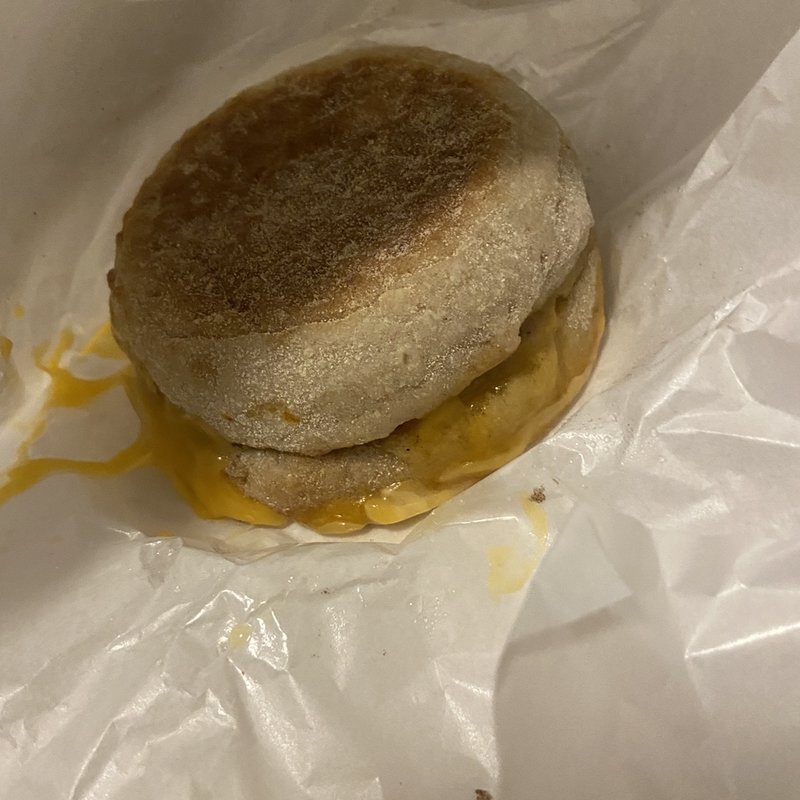 あらびきソーセージ スクランブルエッグ イングリッシュマフィン(スターバックスコーヒー シャポー市川)