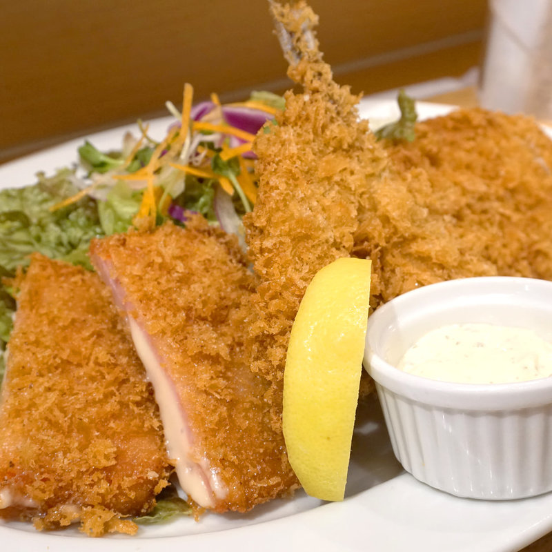 選べるミックスフライ定食(ボンバーキッチン 天神店)