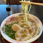 ワンタン麺 煮玉子 あじにぼし