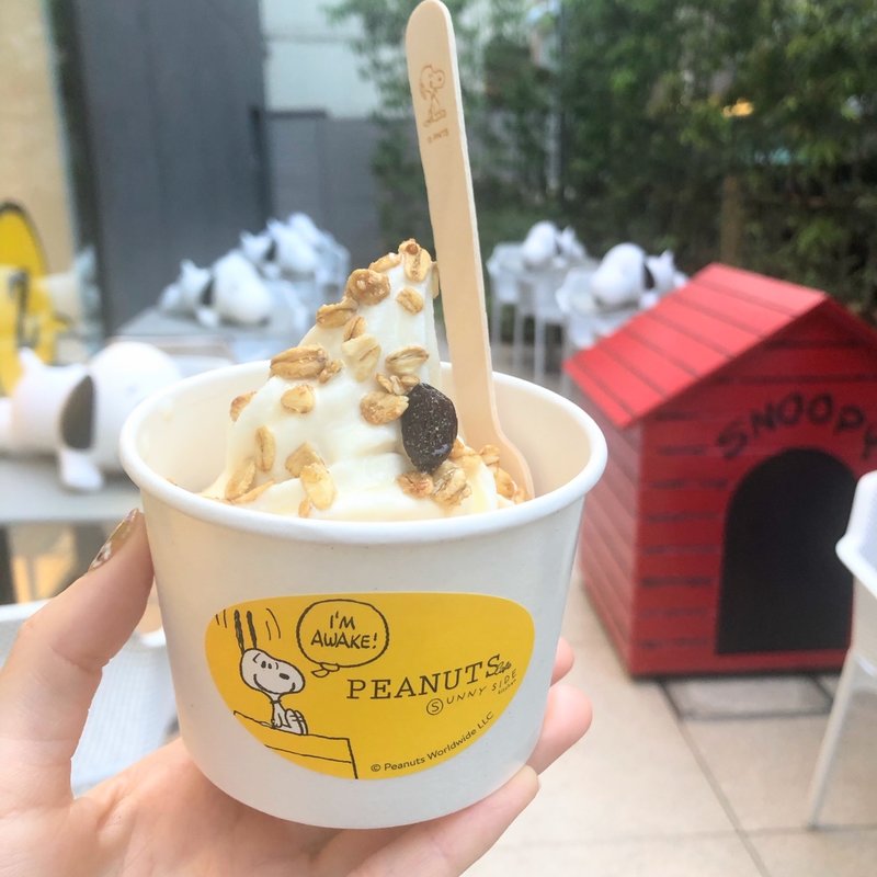 SUNNY SIDE kitchenのグラノーラソフトクリーム(PEANUTS Cafe SUNNY SIDE kitchen ピーナッツ カフェ サニーサイドキッチン)